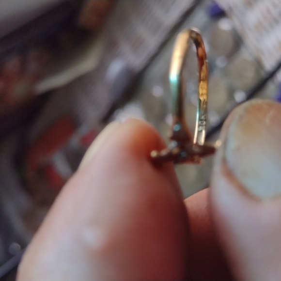 Elegant Gold and Silver Women's Ring - Picture 2 of 4